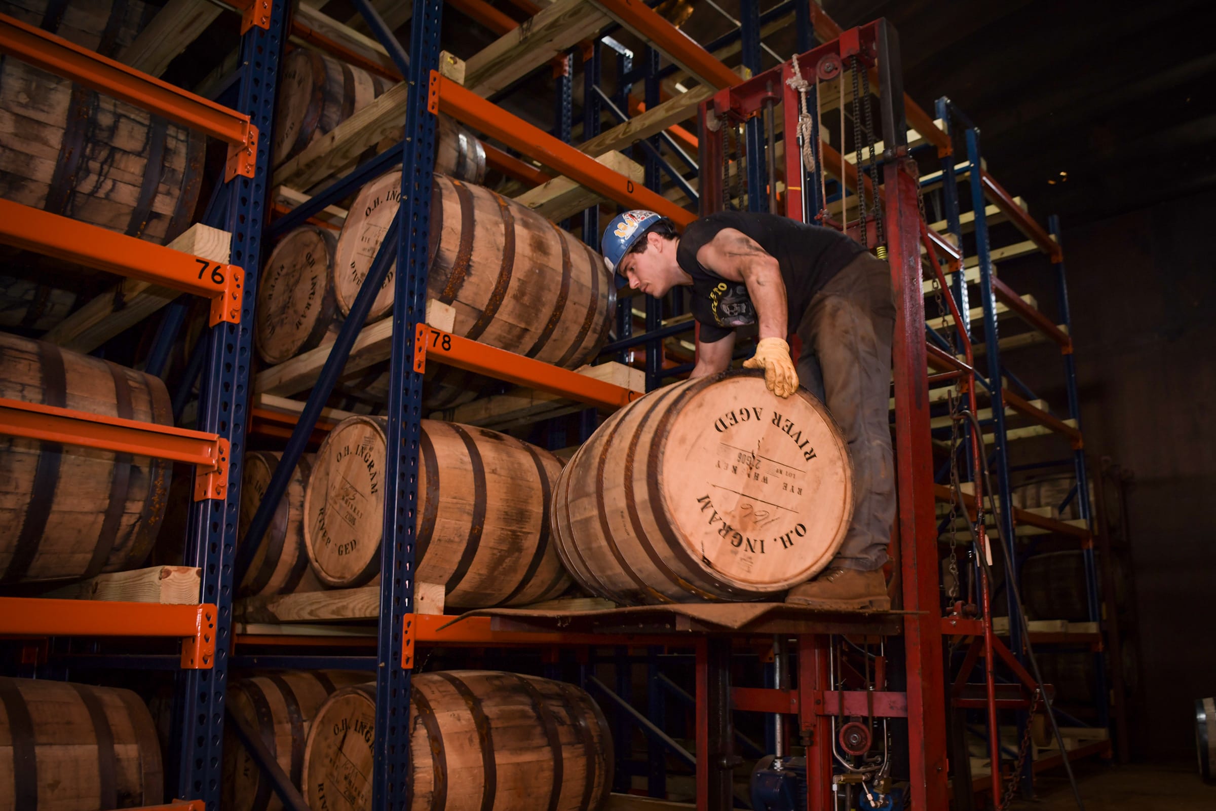 Local bourbon company uses Mississippi River and barges to age spirits